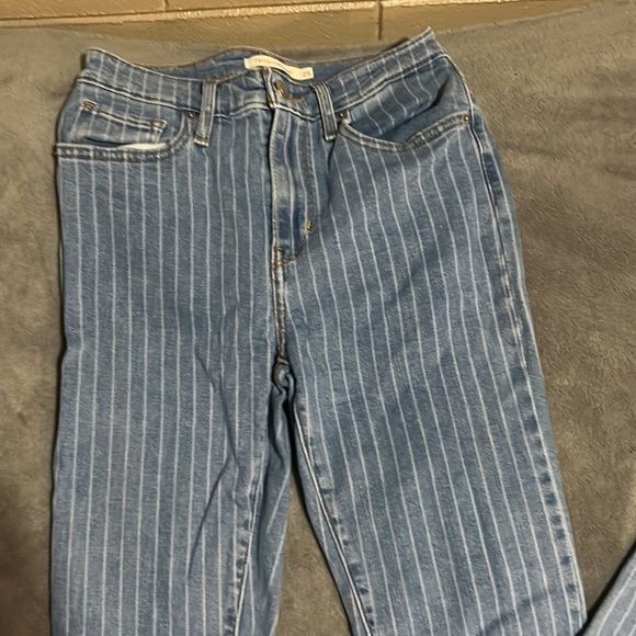 Levi’s Women’s Jeans - Picture 2 of 4
